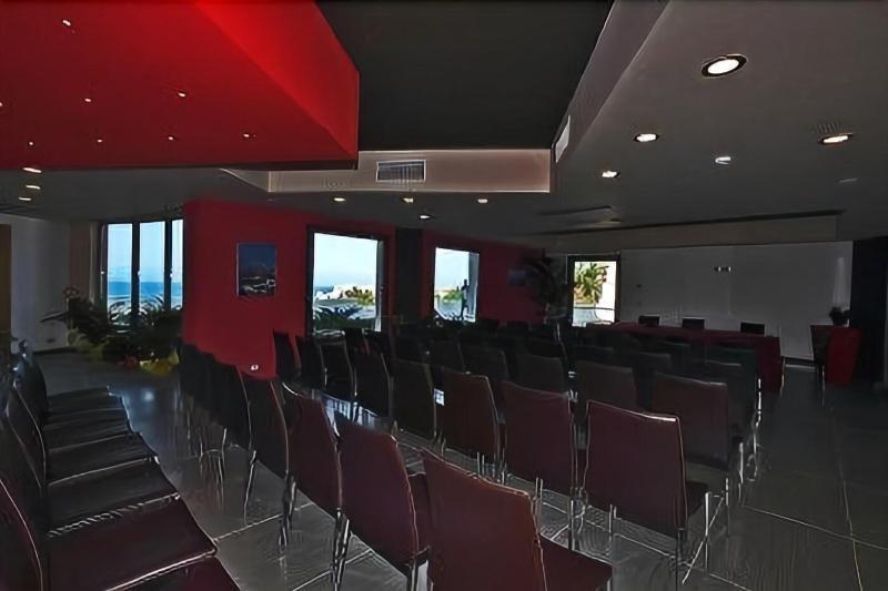 Tus'Hotel Hotel