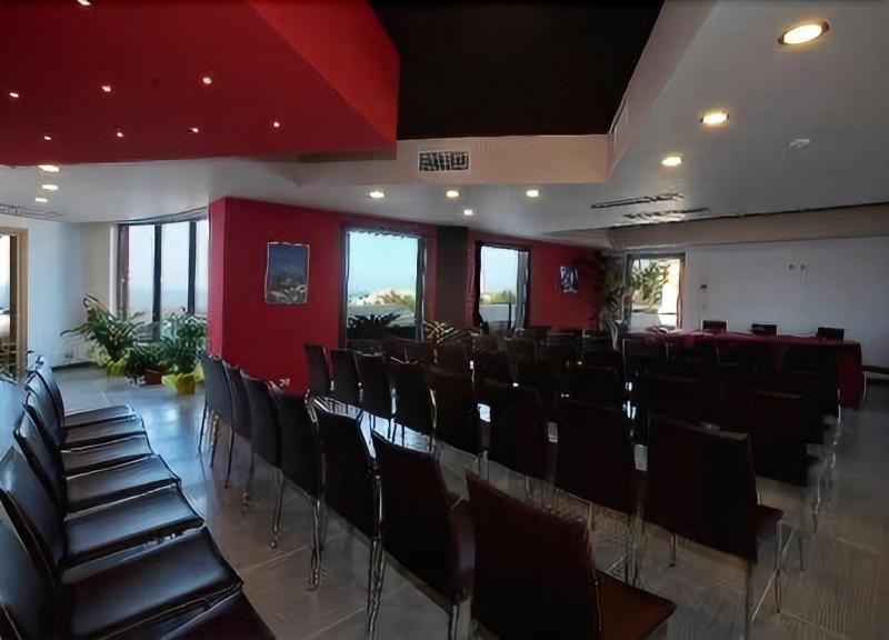 Tus'Hotel Hotel